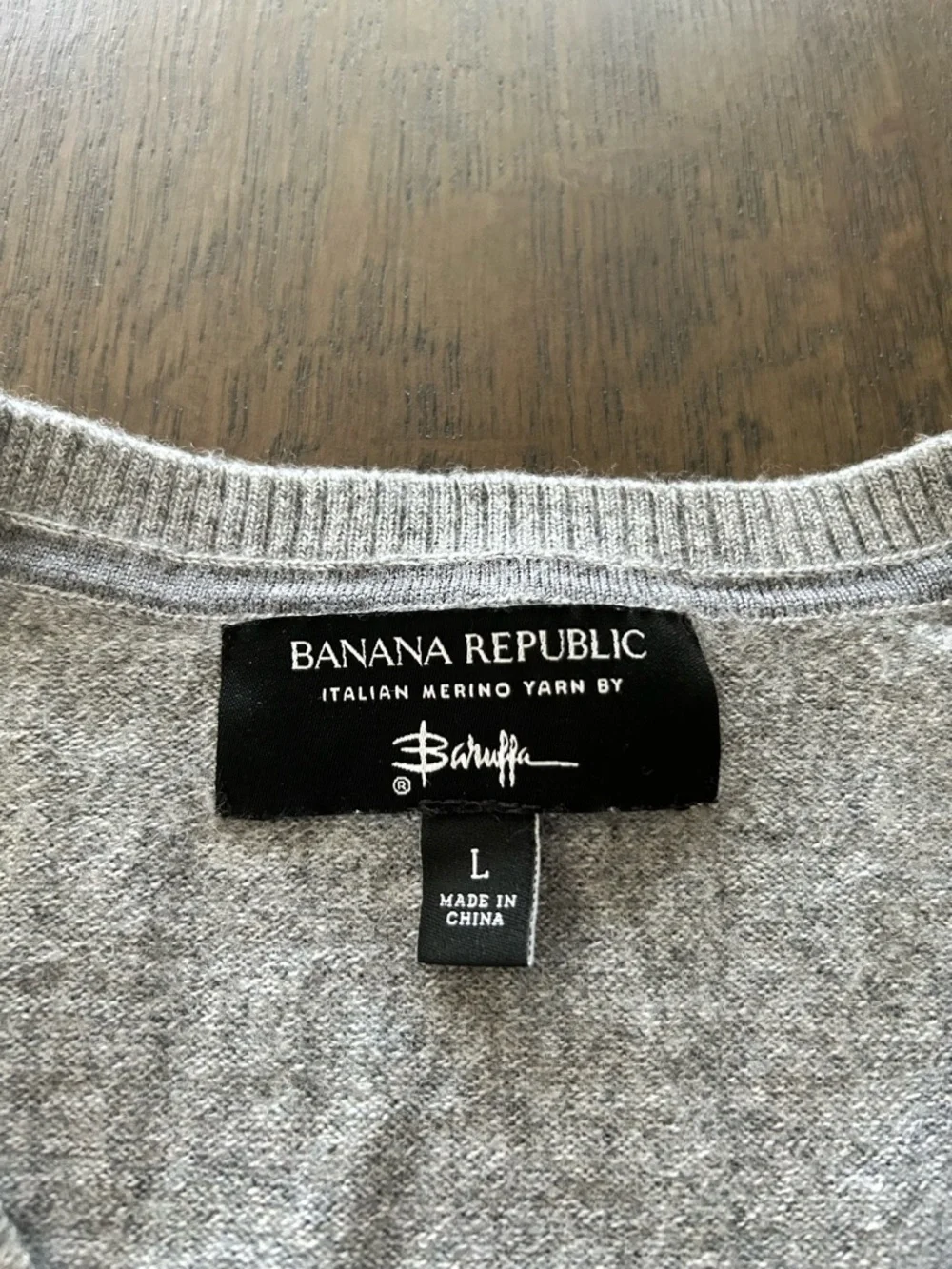 Banana Republic light gray Italian merino yarn wool long sleeve sweater v neck